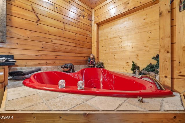 331 Caney Creek Road, Pigeon Forge, TN 37863