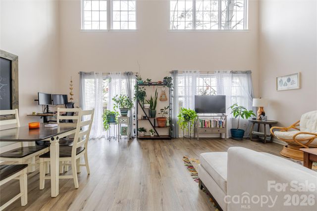 107 Farm Lane, Mills River, NC 28759