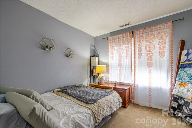 107 Farm Lane, Mills River, NC 28759