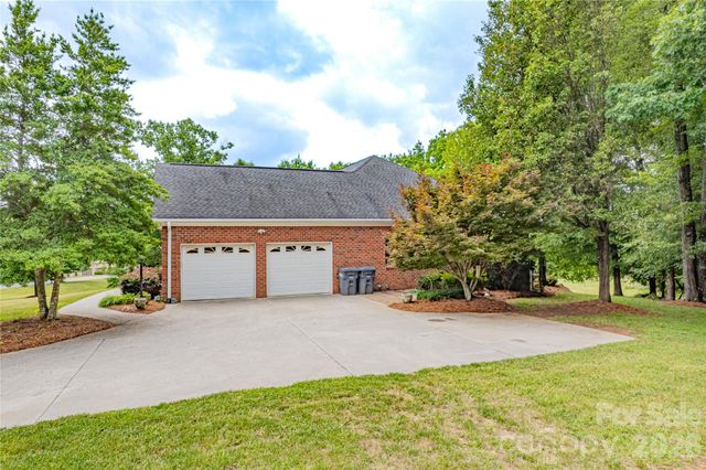 136 Windemere Isle Road, Statesville, NC 28677