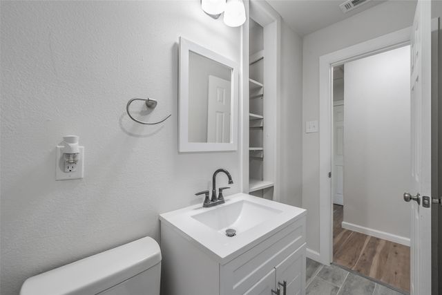 600 Terry Road, Hurst, TX 76053