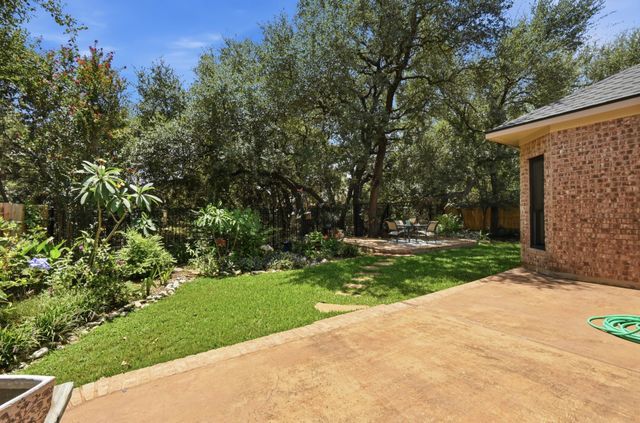352 Wild Rose DR, Austin, TX 78737