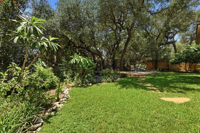 352 Wild Rose DR, Austin, TX 78737