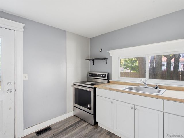 511 Riggs Street, Fenton, MI 48430