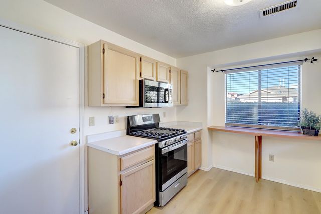 10442 Trail Boss Drive NW, Albuquerque, NM 87114