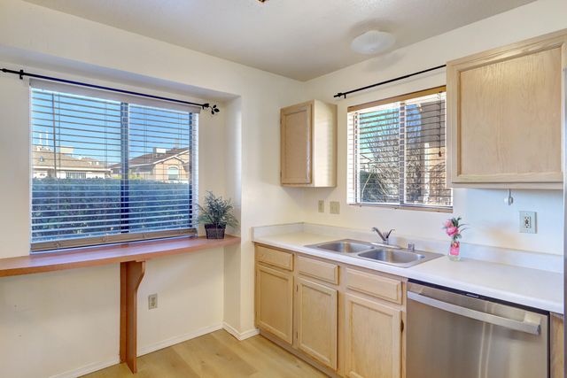 10442 Trail Boss Drive NW, Albuquerque, NM 87114