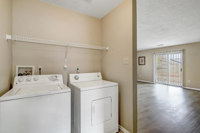 10442 Trail Boss Drive NW, Albuquerque, NM 87114