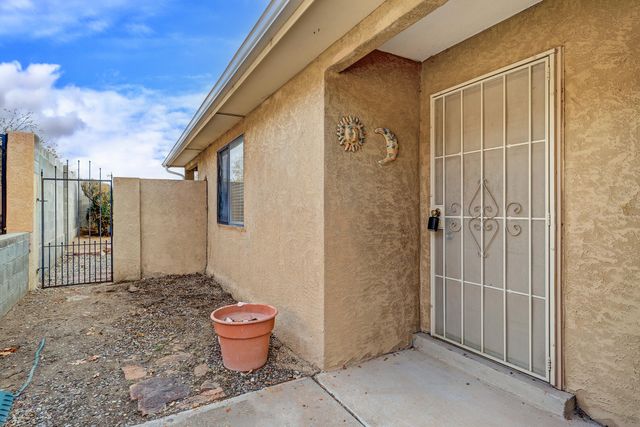 10442 Trail Boss Drive NW, Albuquerque, NM 87114