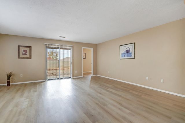 10442 Trail Boss Drive NW, Albuquerque, NM 87114