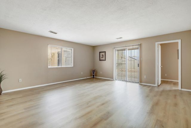 10442 Trail Boss Drive NW, Albuquerque, NM 87114