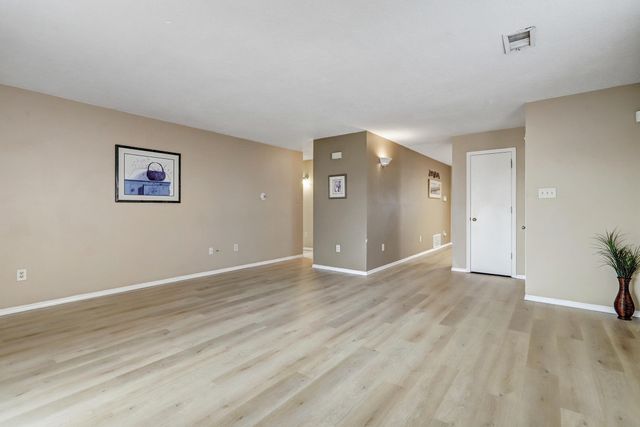 10442 Trail Boss Drive NW, Albuquerque, NM 87114