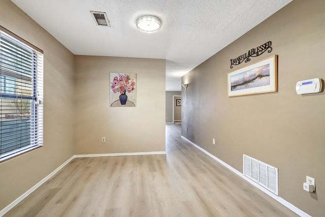 10442 Trail Boss Drive NW, Albuquerque, NM 87114