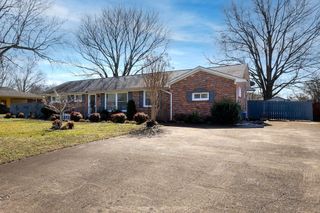 219 Admiral Cir, Lawrenceburg, TN 38464