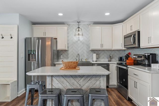 520 Yacht Dr., Grand Rivers, KY 42025