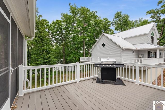 520 Yacht Dr., Grand Rivers, KY 42025