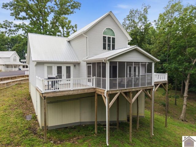 520 Yacht Dr., Grand Rivers, KY 42025