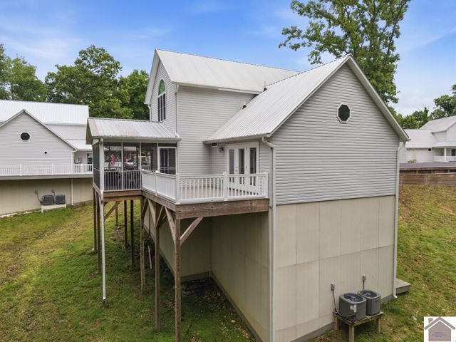 520 Yacht Dr., Grand Rivers, KY 42025