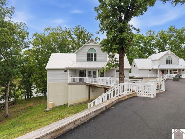 520 Yacht Dr., Grand Rivers, KY 42025