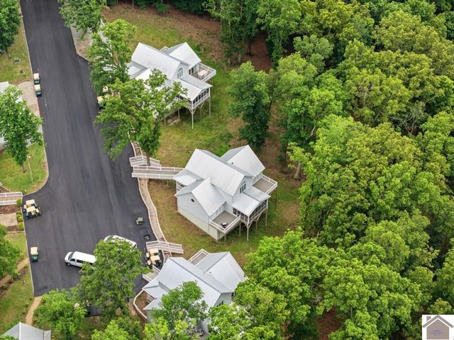 520 Yacht Dr., Grand Rivers, KY 42025
