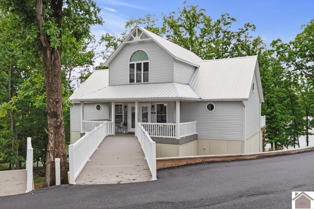 520 Yacht Dr., Grand Rivers, KY 42025