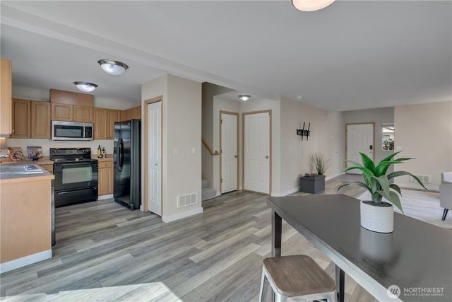 23813 SE 282nd Street, Maple Valley, WA 98038