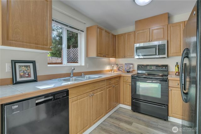 23813 SE 282nd Street, Maple Valley, WA 98038