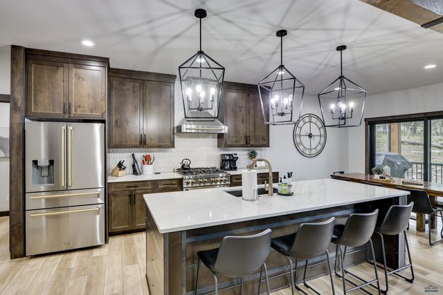 21235 RIDGEWOOD TR, Lead, SD 57754