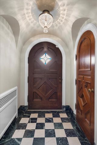 123 OXFORD Road, Kenilworth, IL 60043