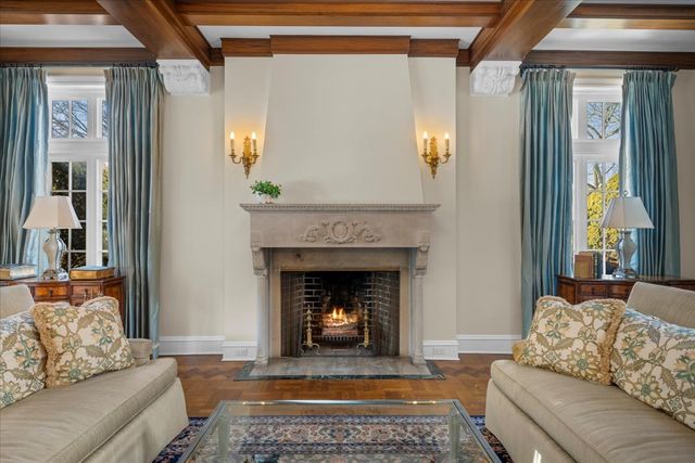 123 OXFORD Road, Kenilworth, IL 60043