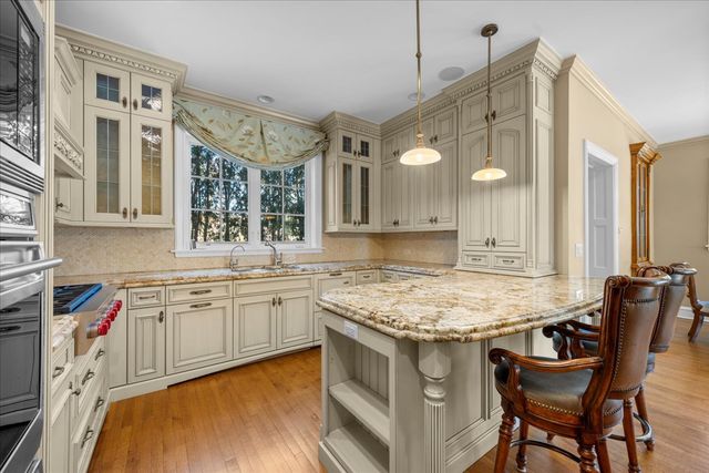 123 OXFORD Road, Kenilworth, IL 60043