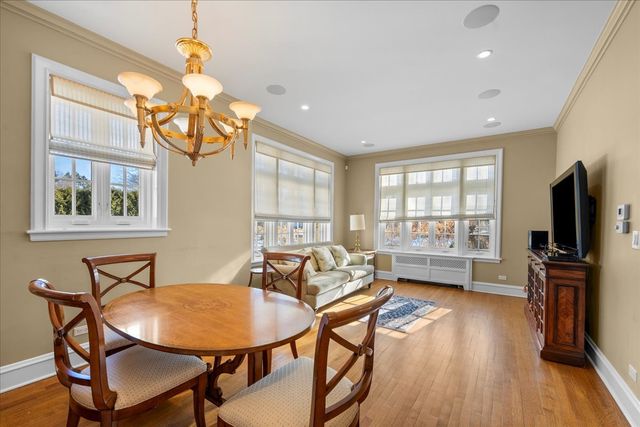 123 OXFORD Road, Kenilworth, IL 60043