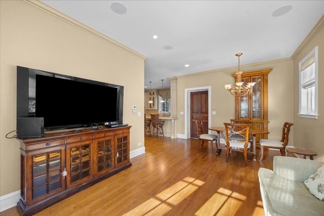 123 OXFORD Road, Kenilworth, IL 60043