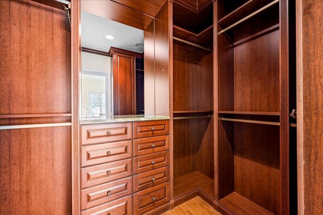 123 OXFORD Road, Kenilworth, IL 60043