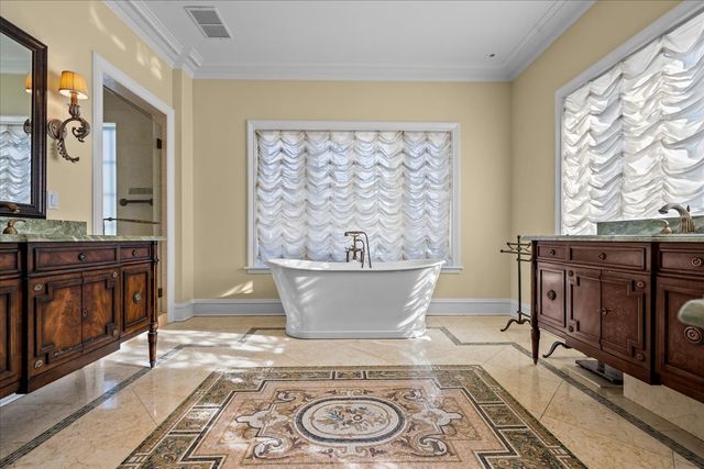 123 OXFORD Road, Kenilworth, IL 60043