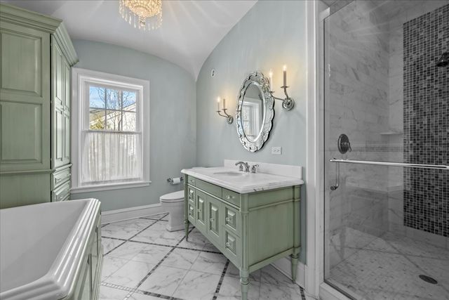 123 OXFORD Road, Kenilworth, IL 60043