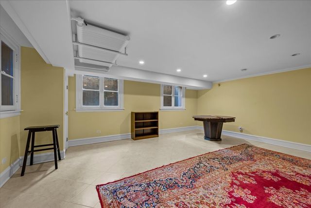 123 OXFORD Road, Kenilworth, IL 60043