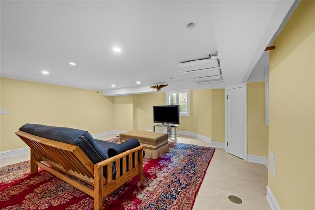 123 OXFORD Road, Kenilworth, IL 60043