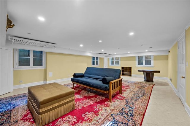 123 OXFORD Road, Kenilworth, IL 60043