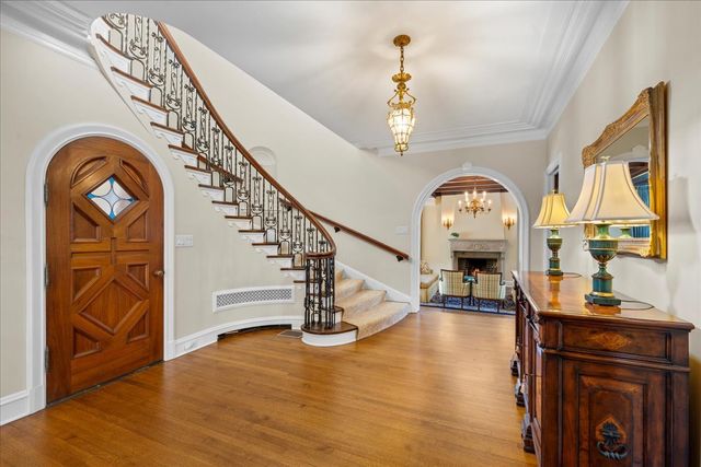 123 OXFORD Road, Kenilworth, IL 60043