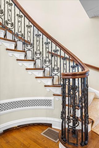 123 OXFORD Road, Kenilworth, IL 60043