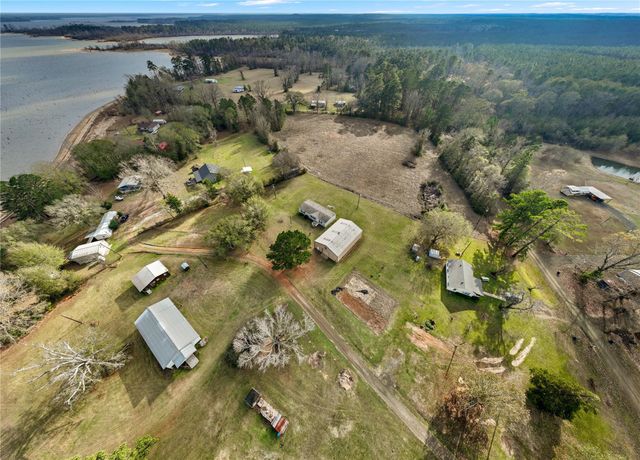 220 Pr 8464, Broaddus, TX 75929