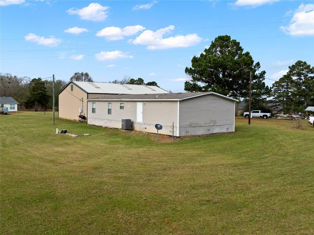 220 Pr 8464, Broaddus, TX 75929