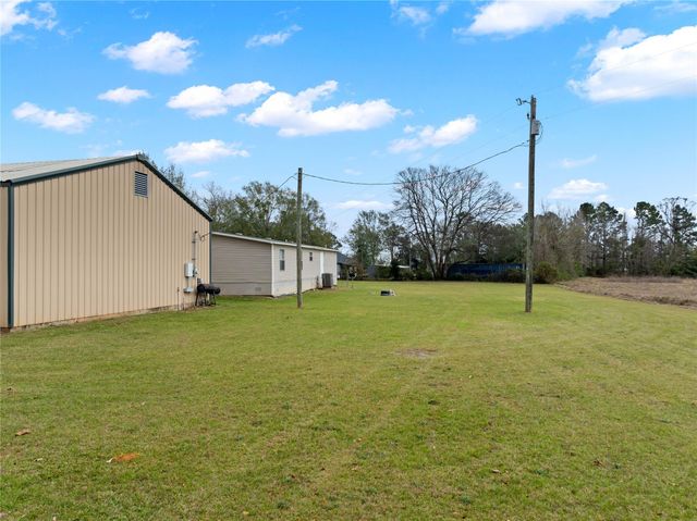 220 Pr 8464, Broaddus, TX 75929