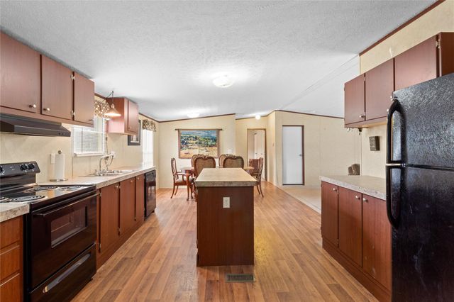 220 Pr 8464, Broaddus, TX 75929