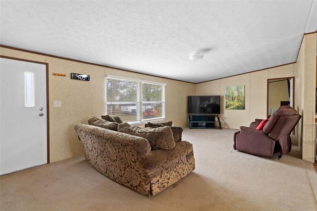 220 Pr 8464, Broaddus, TX 75929