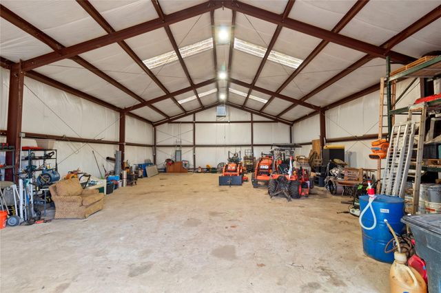 220 Pr 8464, Broaddus, TX 75929