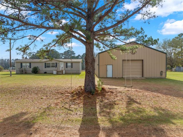 220 Pr 8464, Broaddus, TX 75929