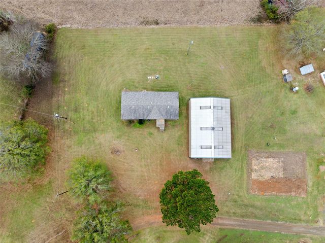 220 Pr 8464, Broaddus, TX 75929