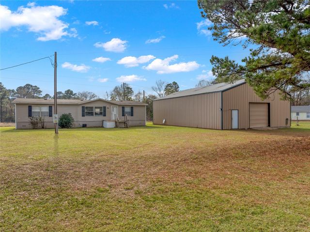 220 Pr 8464, Broaddus, TX 75929