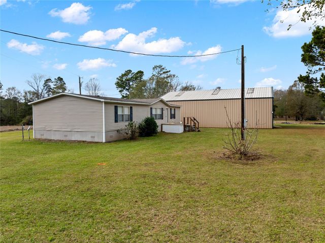 220 Pr 8464, Broaddus, TX 75929